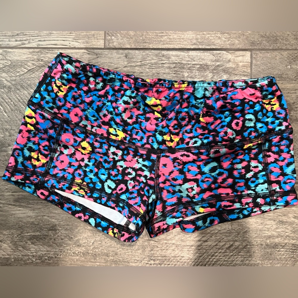 Fleo leopard print shorts